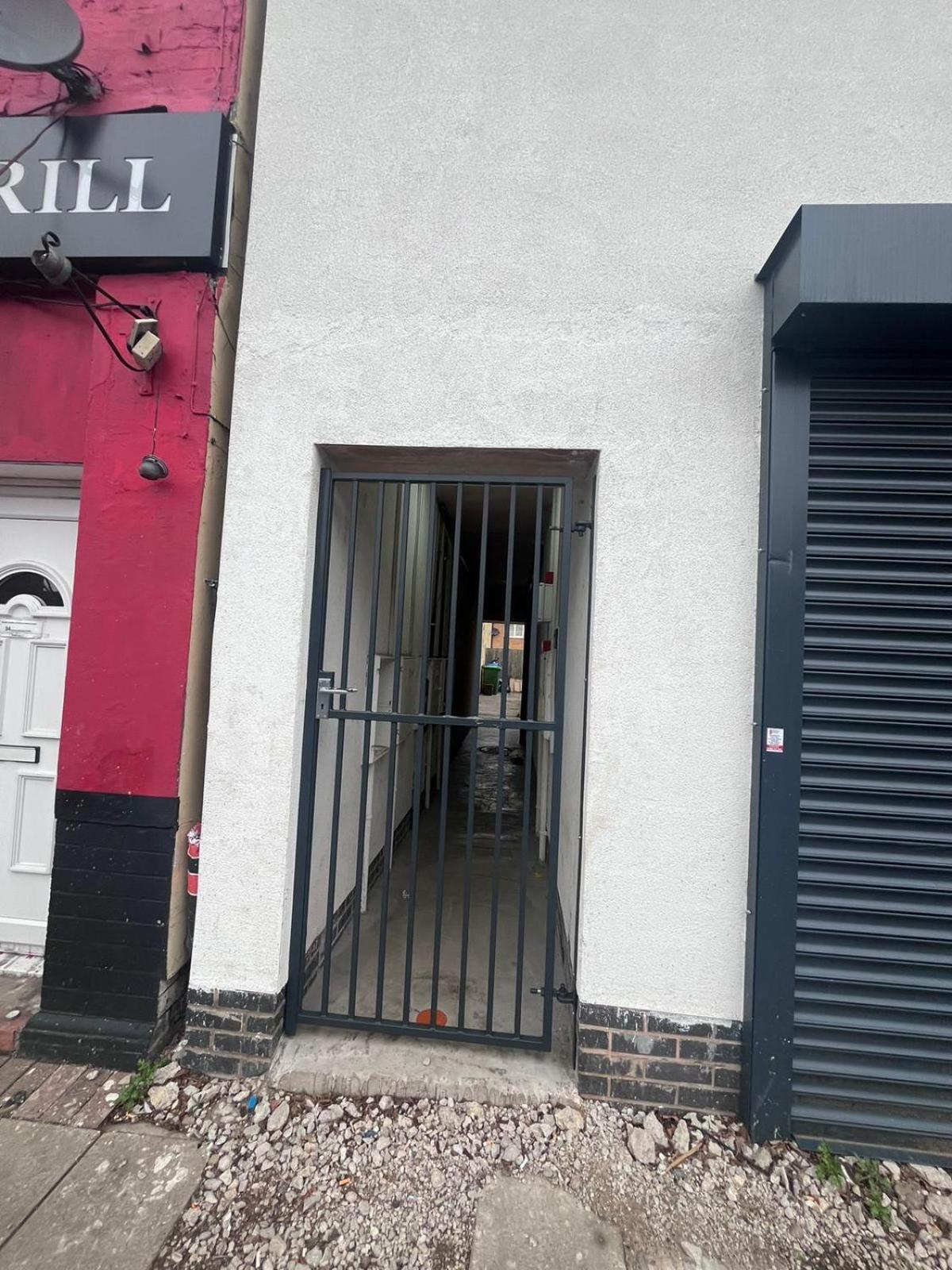 Spacious Double Bedroom With Private Toilet And Shared Kitchen With On Premesis Parking Oldbury  Esterno foto